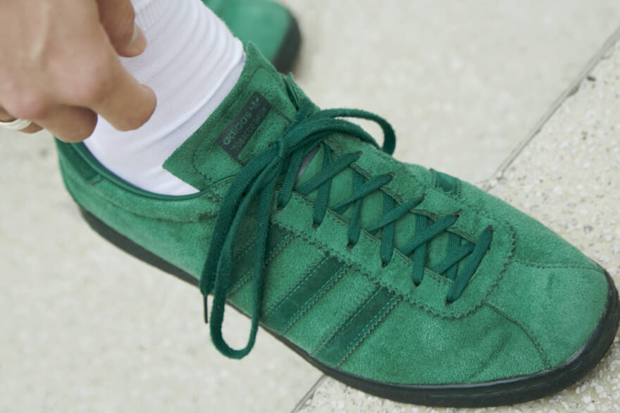 靴adidas タバコ グリーン