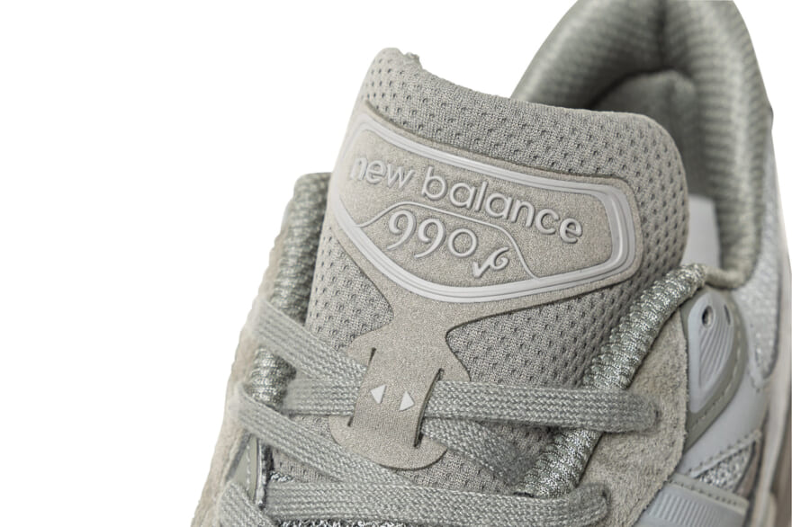 WTAPSⓇ × New Balance 990v6のシュータンのロゴ