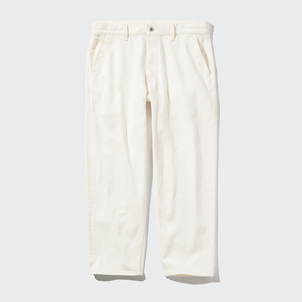 ユニクロの24年春の新作パンツ「リラックスアンクルジーンズ」のホワイト