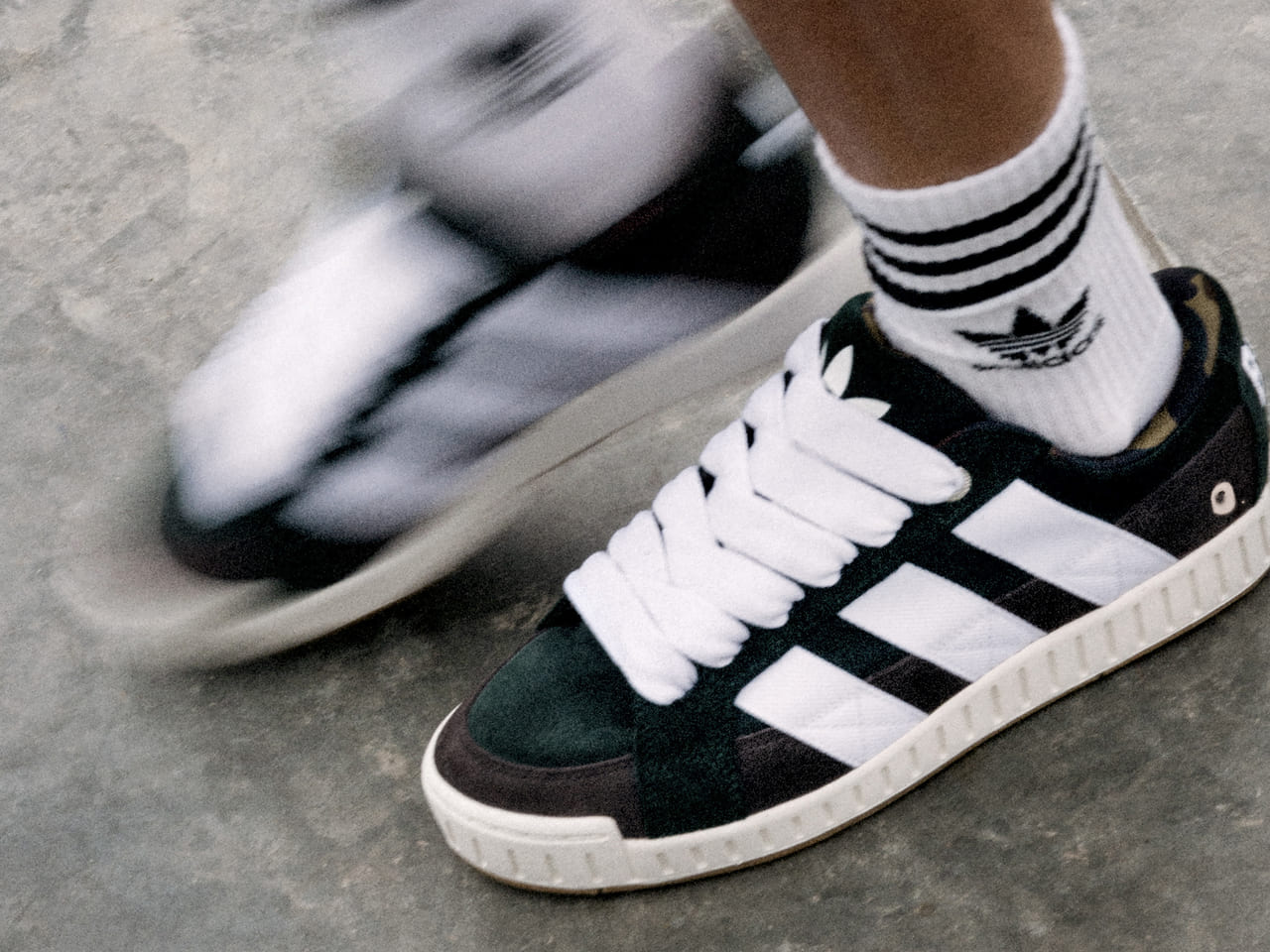 adidas Originals A BATHING APE® コラボ アディダス　ベイプ　コラボ　スニーカー　イメージビジュアル３