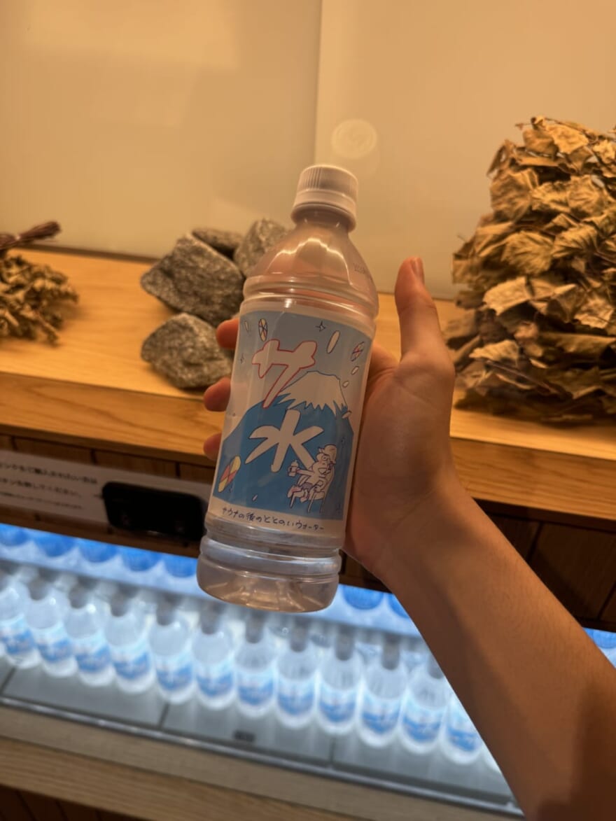 渋谷サウナスで買える「サ水」というペットボトルの水