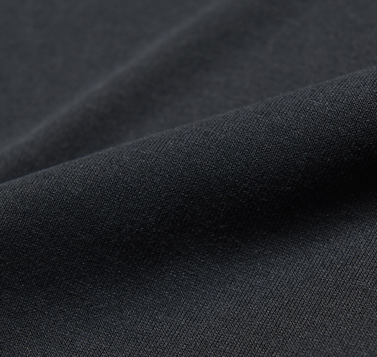 モンベルの黒いWIC.T 　Tシャツ(モンベル)¥2,970/モンベル・カスタマー・サービス　素材感