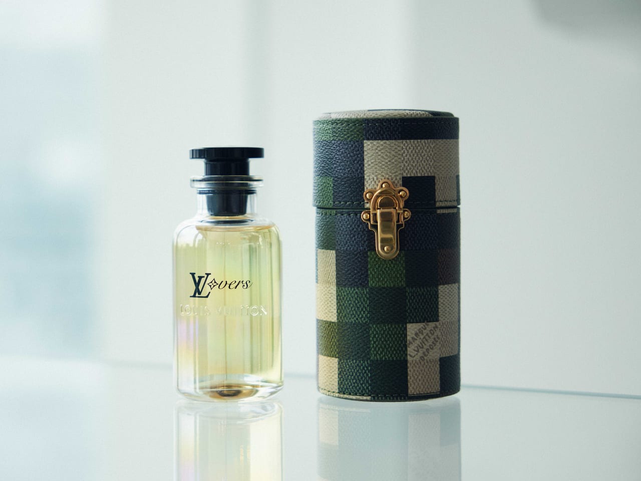 ルイ・ヴィトンの新作香水LVERS（LV ラバーズ）とトラベルケース