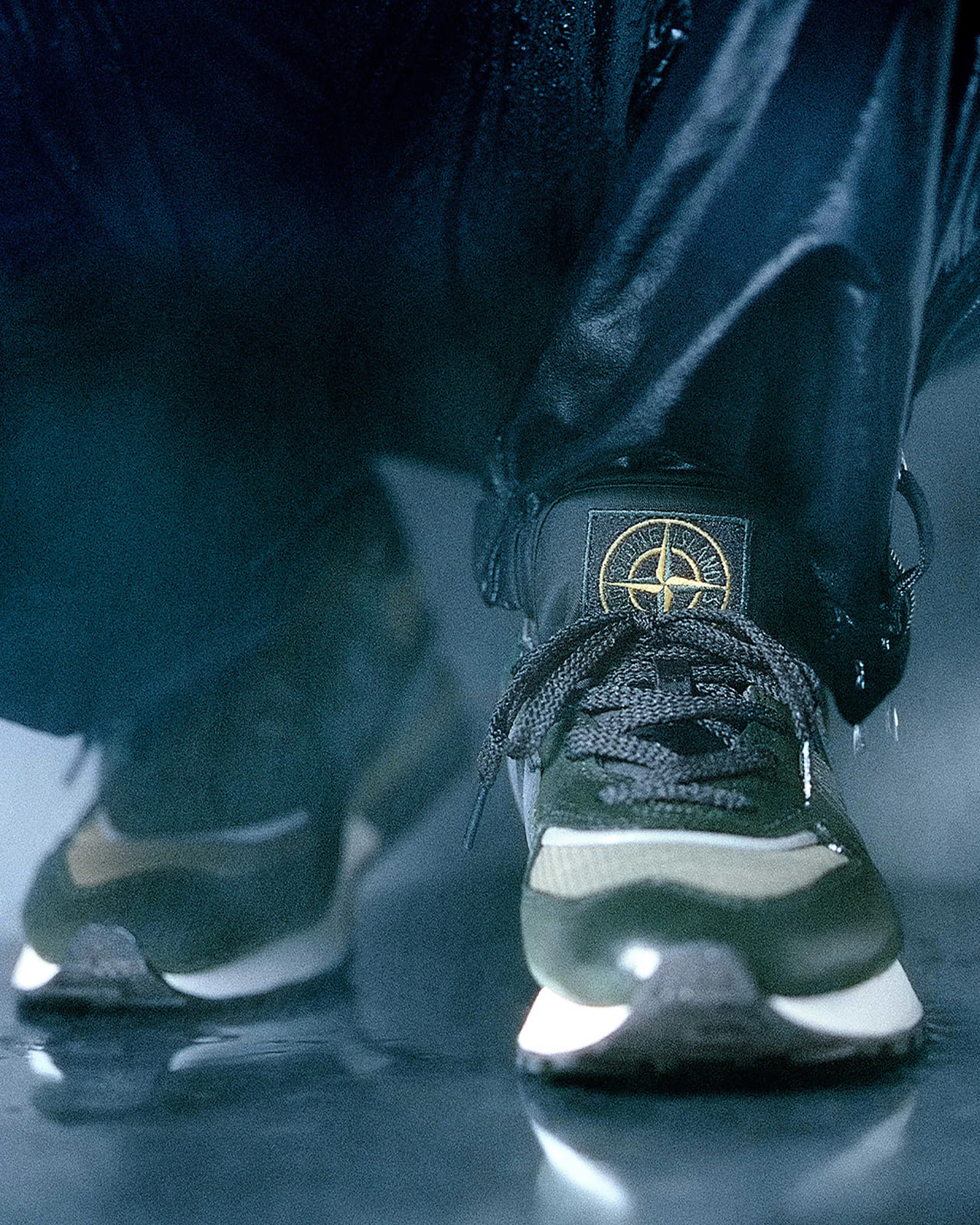 Stone Island（ストーンアイランド） New Balance （ニューバランス）コラボ　スニーカー　正面