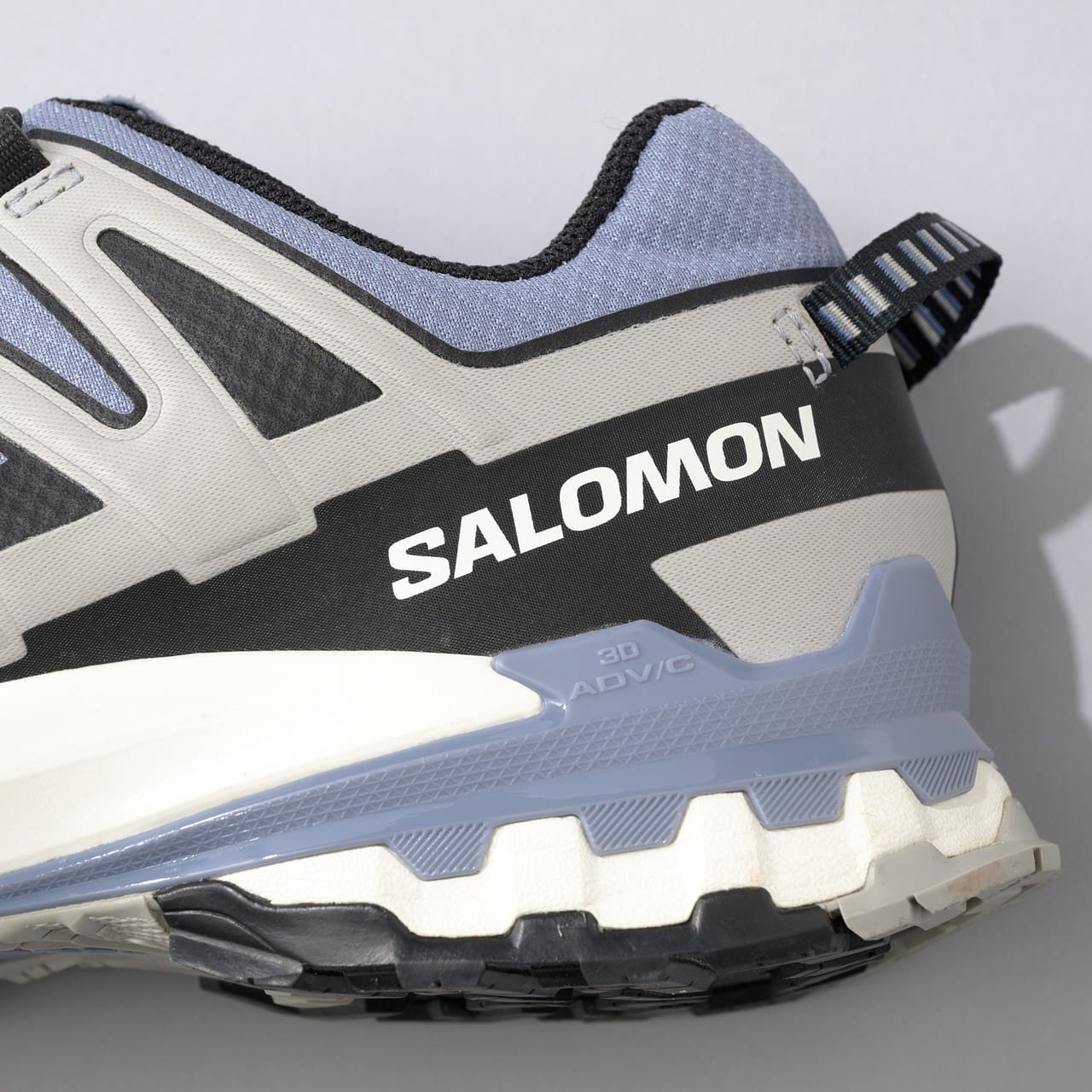 サロモン　ゴアテックススニーカー　Salomon　“XA PRO 3D V9 GORE-TEX”　サイドロゴ 