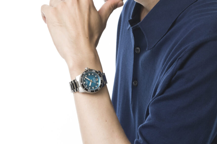 TISSOT（ティソ）の新作腕時計　シースター1000パワーマティック　着用画像