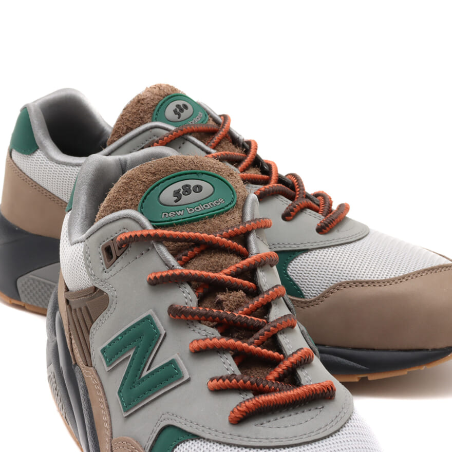 New Balance “MT580” atmos 別注カラー　靴紐