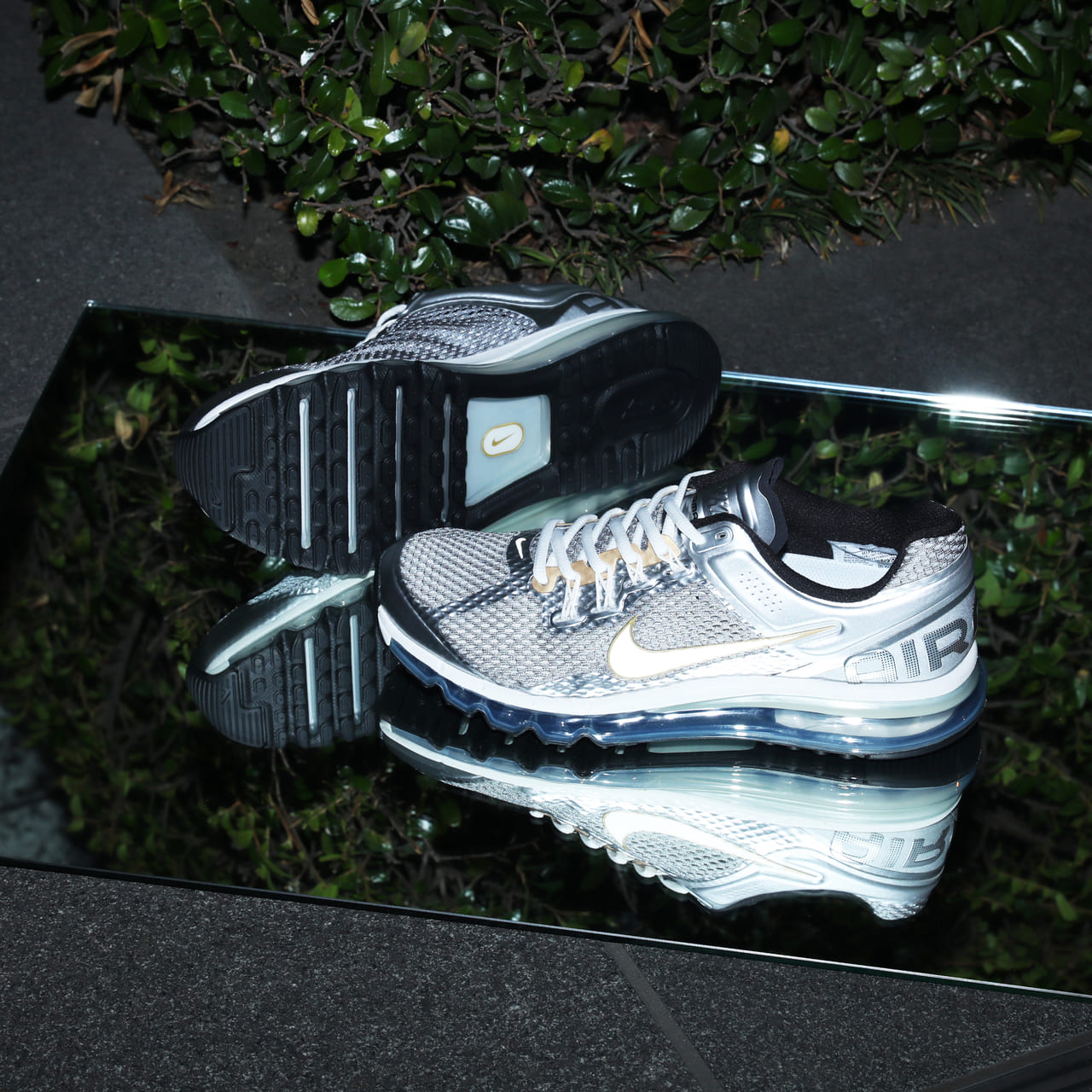 ナイキの名作復刻　NIKE SPORTSWEAR「NIKE AIR MAX 2013」