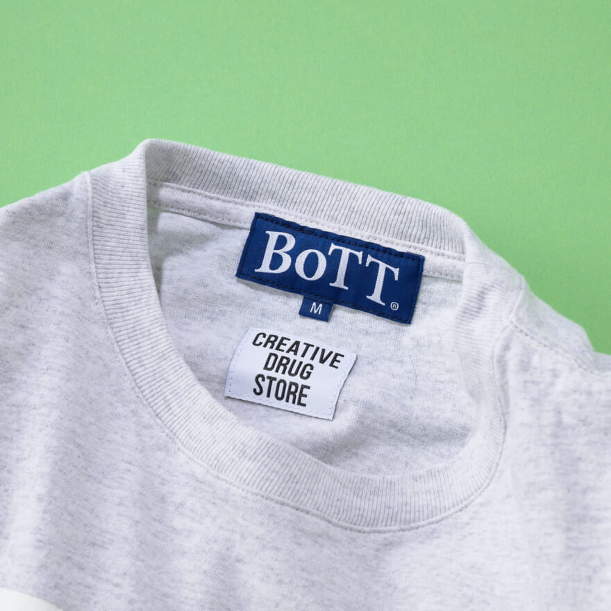 CreativeDrugStore×BoTT “Square Logo” Tシャツ　襟ロゴ