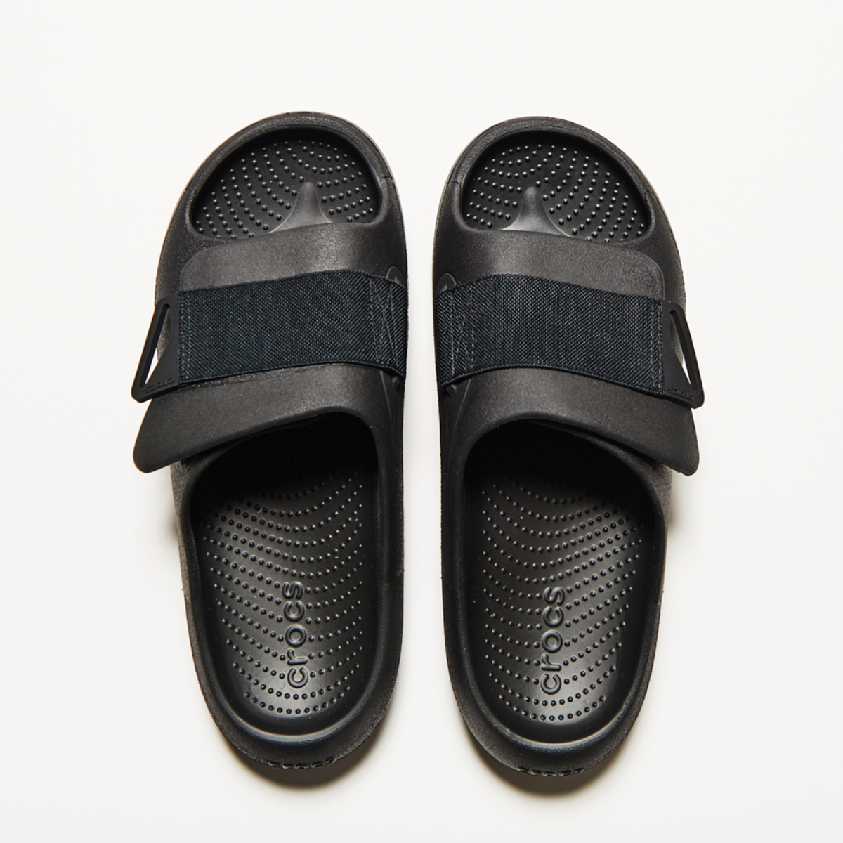 crocs™ MELLOW LUXE RECOVERY SLIDE　正面