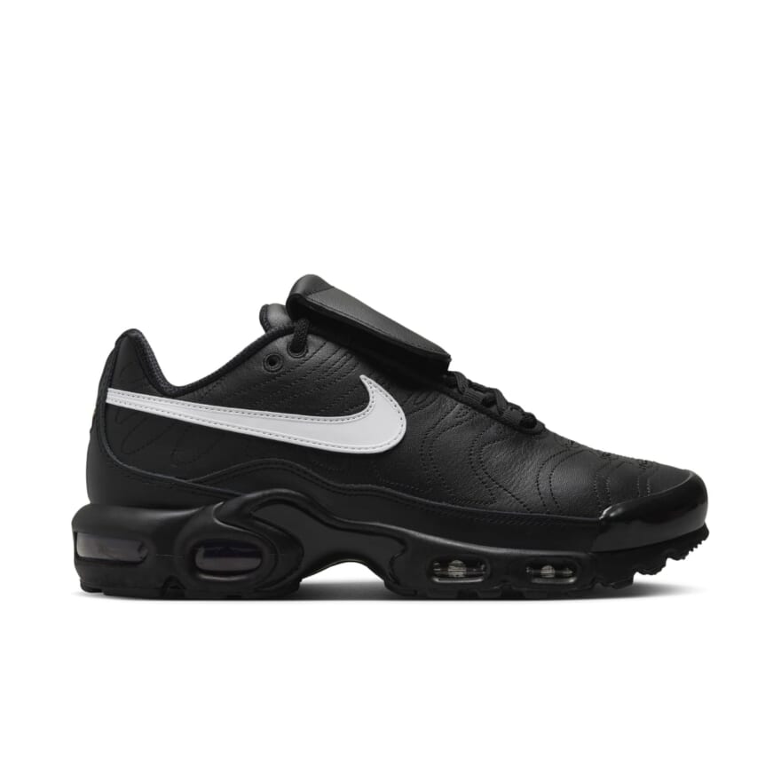 ナイキ NIKE AIR MAX PLUS TNPO　ブラック　側面２