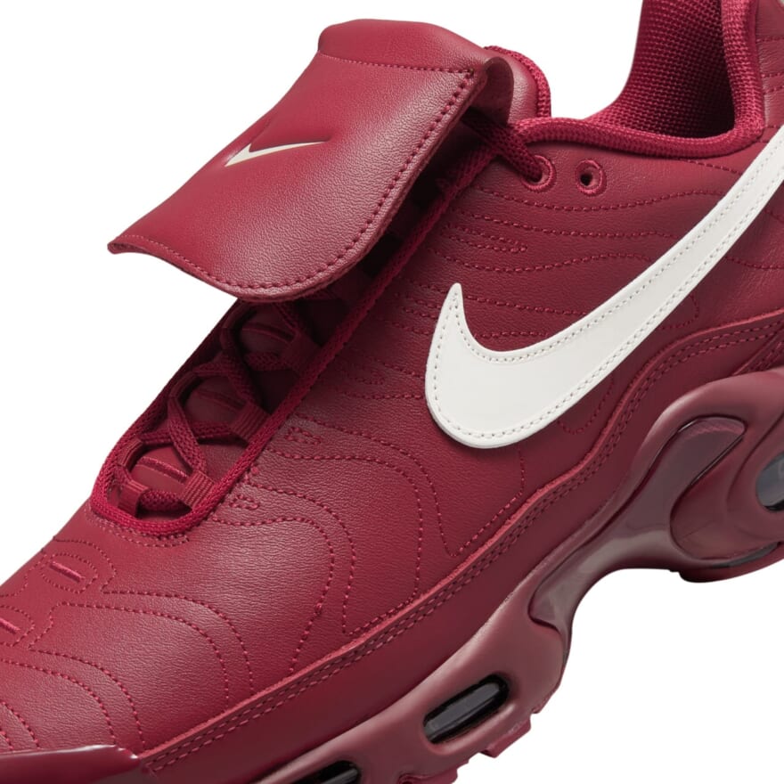 ナイキ NIKE AIR MAX PLUS TNPO　レッド　ロゴ寄り２