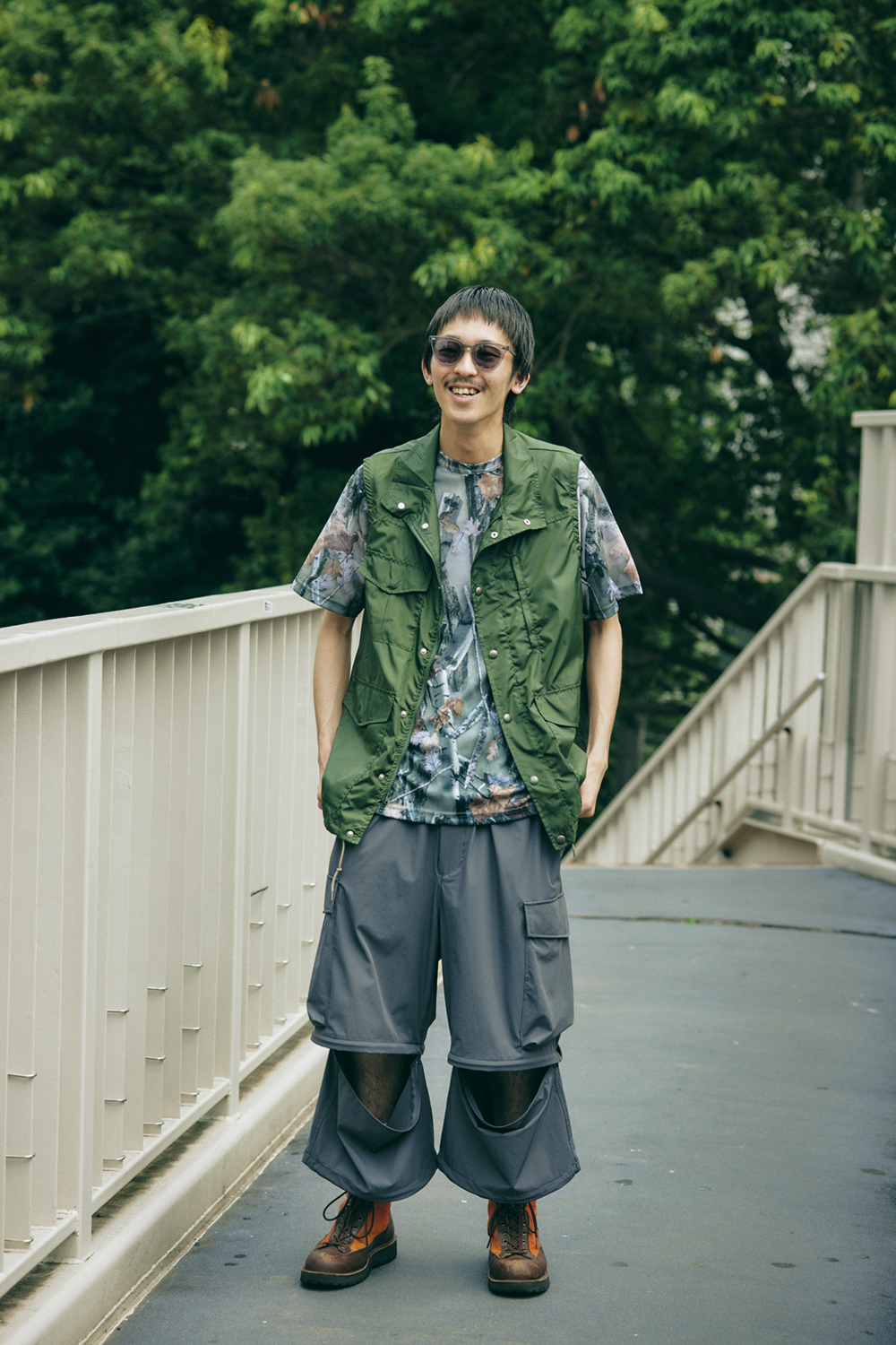 1.〈SIERRA DESIGNS×BEAMS PLUS〉のフィールドベストと、〈BEAMS〉のコンバーチブルパンツ　全身