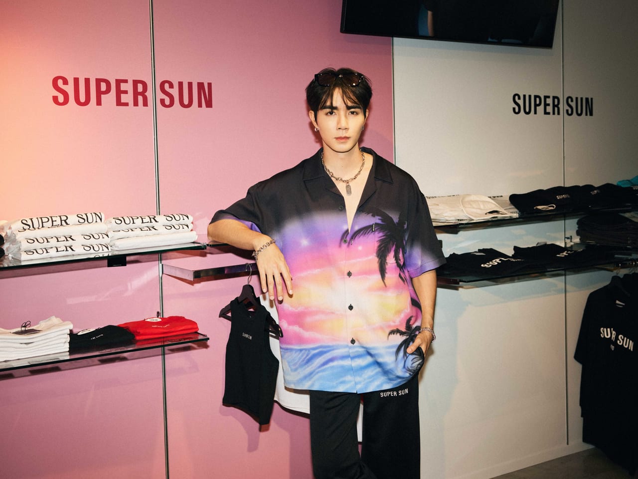 タイの俳優Zee Prukさん　渋谷109で行われた「SUPER SUN」ポップアップにて１