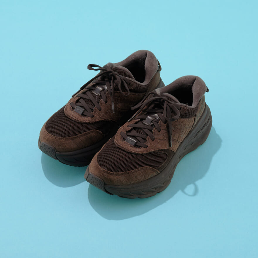 HOKA ONE ONEとENGINEERED GARMENTS　コラボスニーカー　斜め