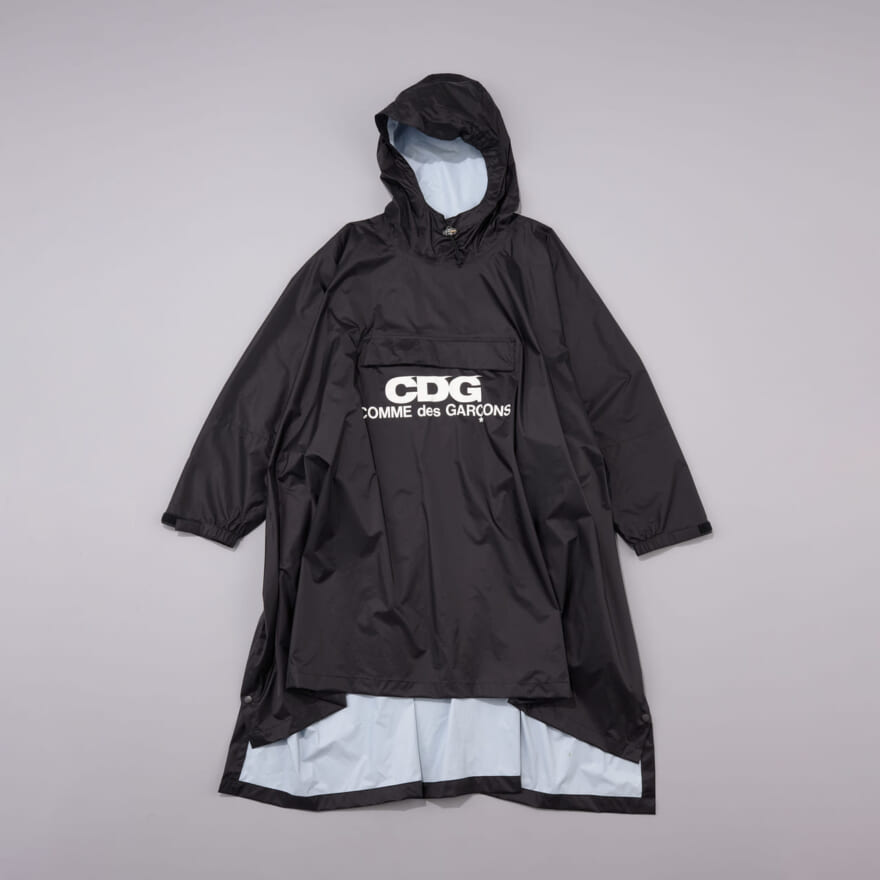 黒いGOOD DESIGN SHOP COMME des GARCONSのレインポンチョ