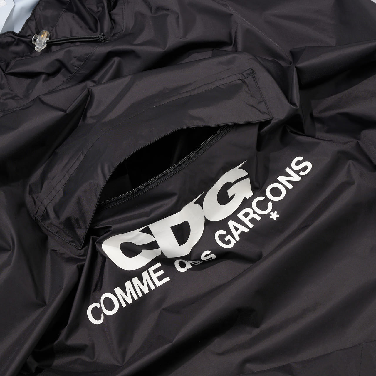 黒いGOOD DESIGN SHOP COMME des GARCONSのレインポンチョ　ポケット