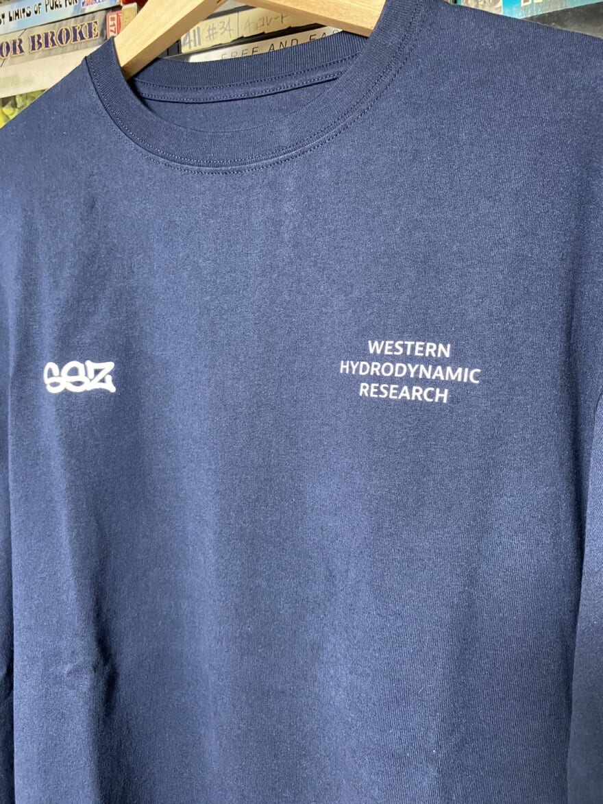 カリフォルニアニューポートビーチ発 〈Western Hydrodynamic Research〉〈SSZ〉別注アイテム　Tシャツ　ネイビー　寄り　２