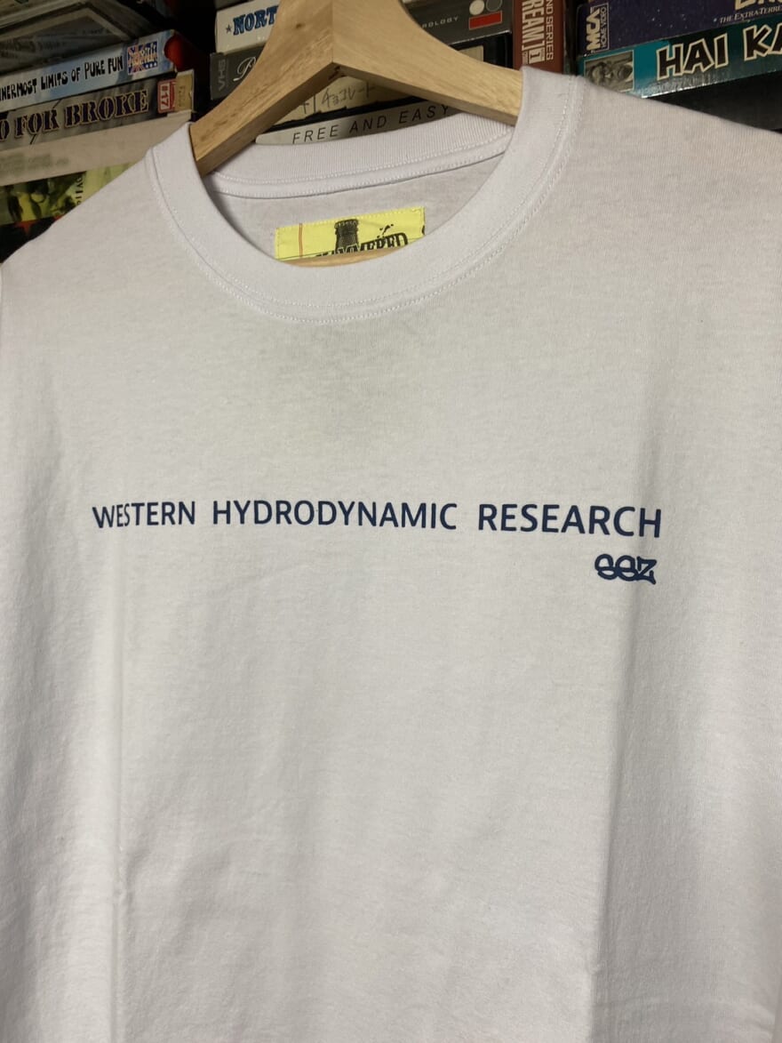 カリフォルニアニューポートビーチ発 〈Western Hydrodynamic Research〉〈SSZ〉別注アイテム　Tシャツ　ホワイト　寄り