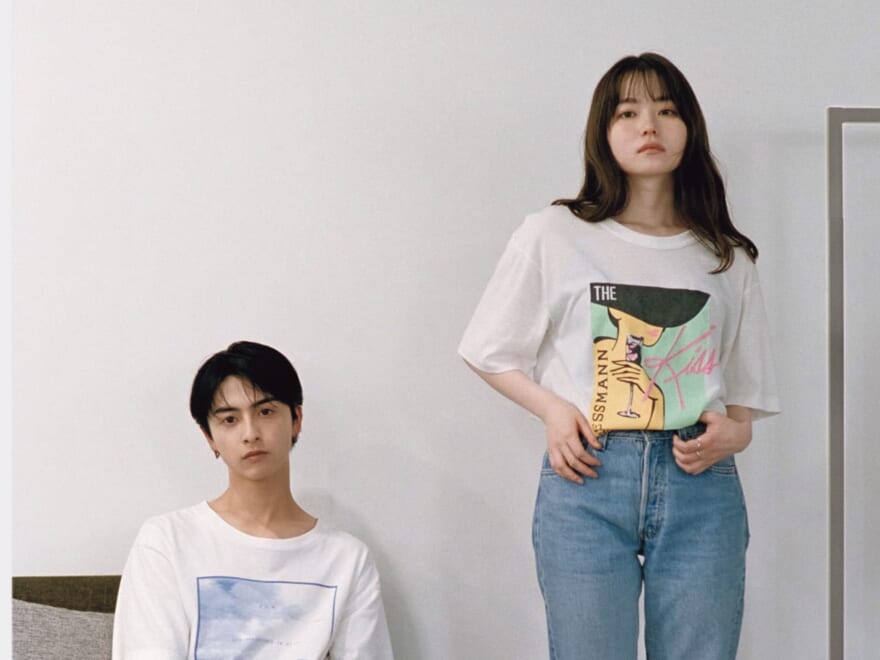 山田杏奈と新原泰佑はヴィンテージ感あふれるTシャツをブルージーンズでラフに着こなす！【人気者たちのサマースタイル】