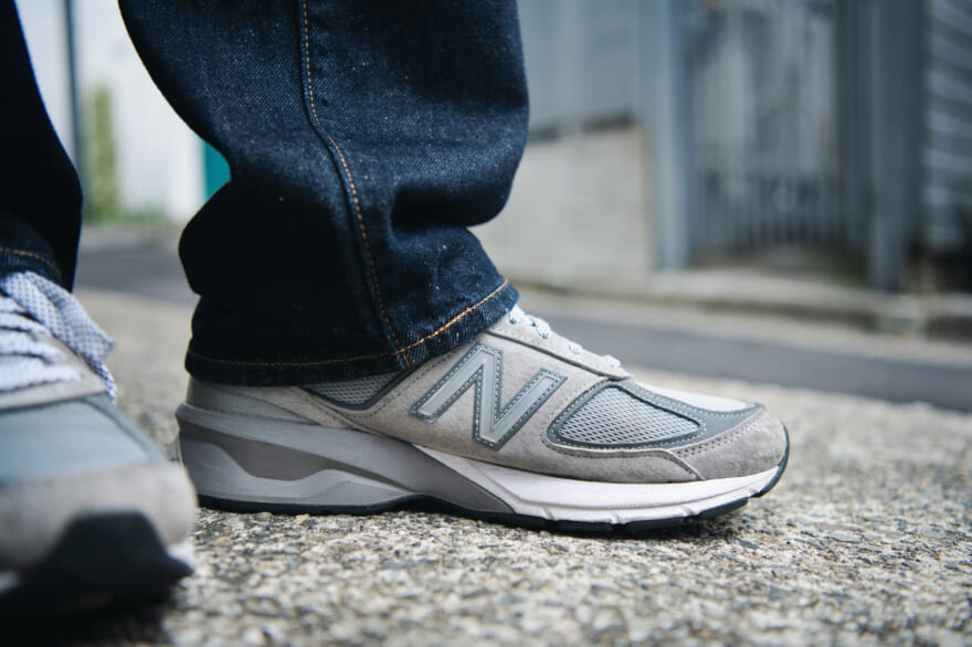 New Balance　ニューバランス　グレー　小林耀さん／会社員　サイド　ロゴ