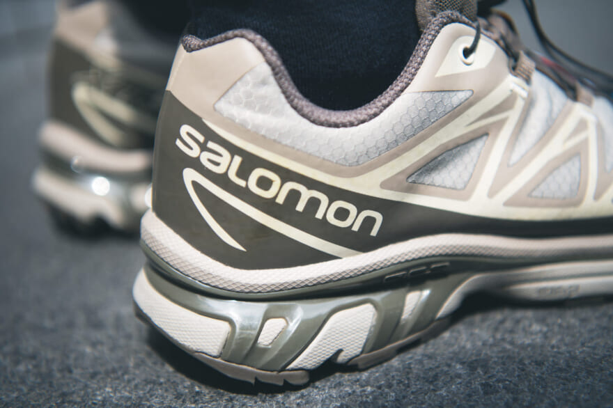 麻生零さんスナップ　Salomon XT-6 ヒールロゴ