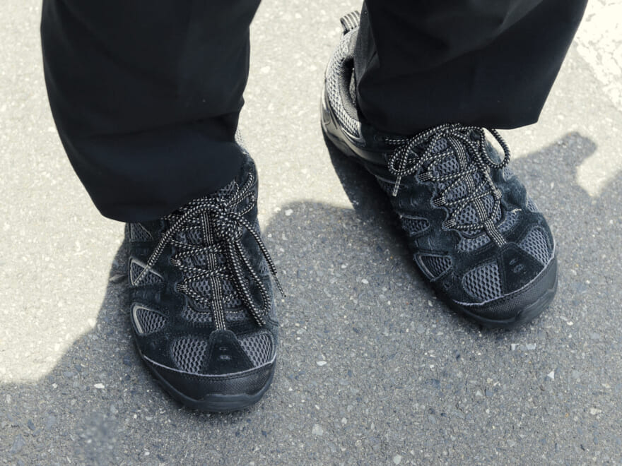 MERRELLの黒スニーカー