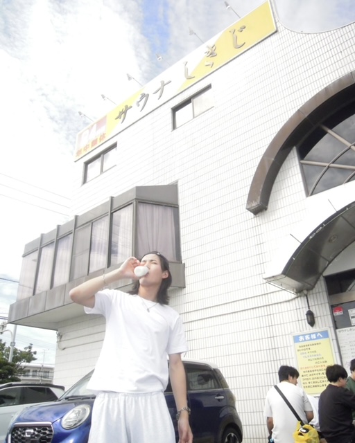 中塚凌空 ブログ　サウナしきじ　牛乳を飲む