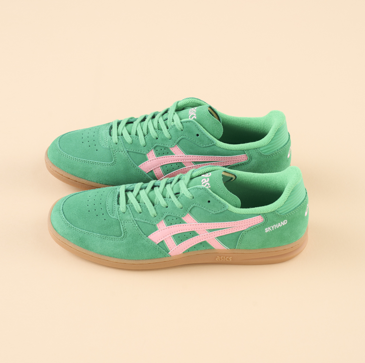 ASICSのスニーカー