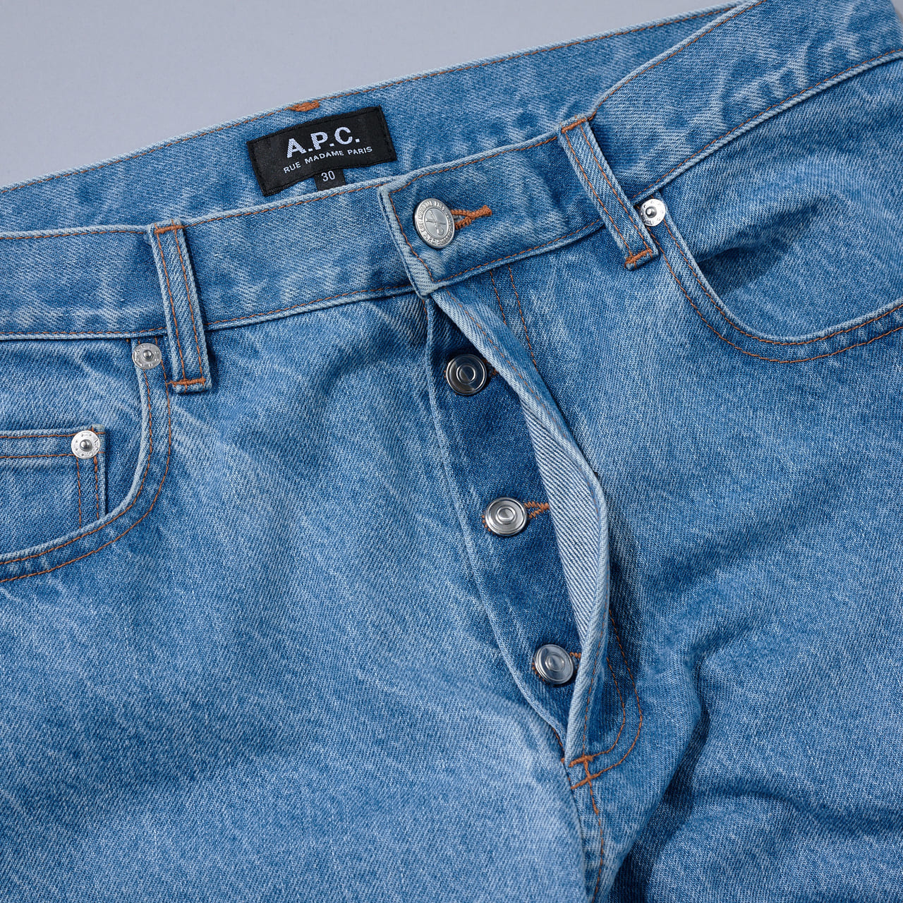 服のプロがフリークス ストア別注のA.P.C. ワイドストレートシルエットジーンズ JEAN PLUS FMを試着＆本音レビュー　ボタンフライ