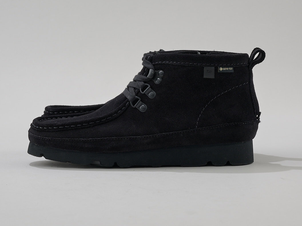 CLARKS ORIGINALS × DAIWA「ANGLER’S WALLABEE GTX SP」の新作黒スニーカー