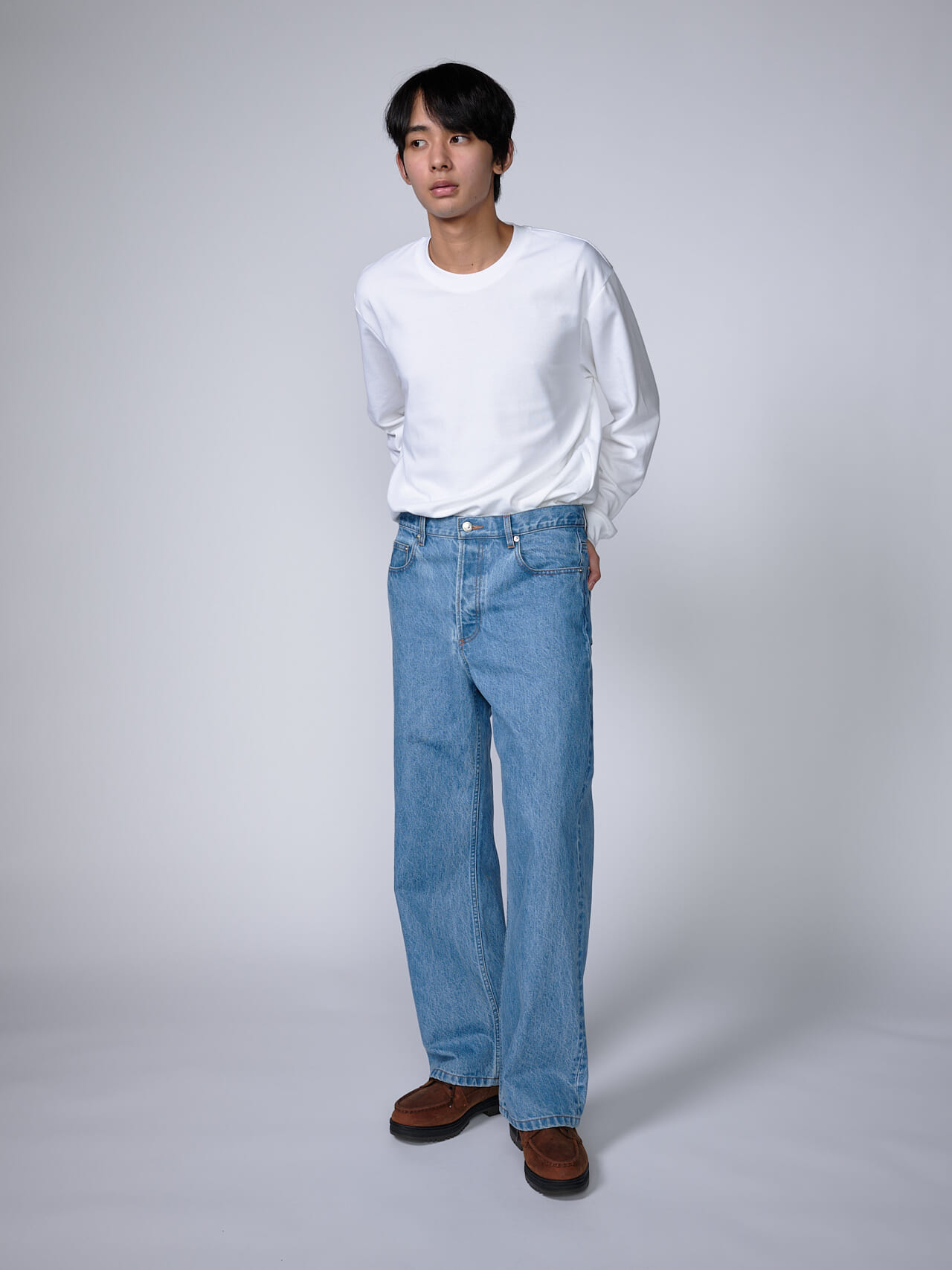 服のプロがフリークス ストア別注のA.P.C. ワイドストレートシルエットジーンズ JEAN PLUS FMを試着＆本音レビュー　シルエット