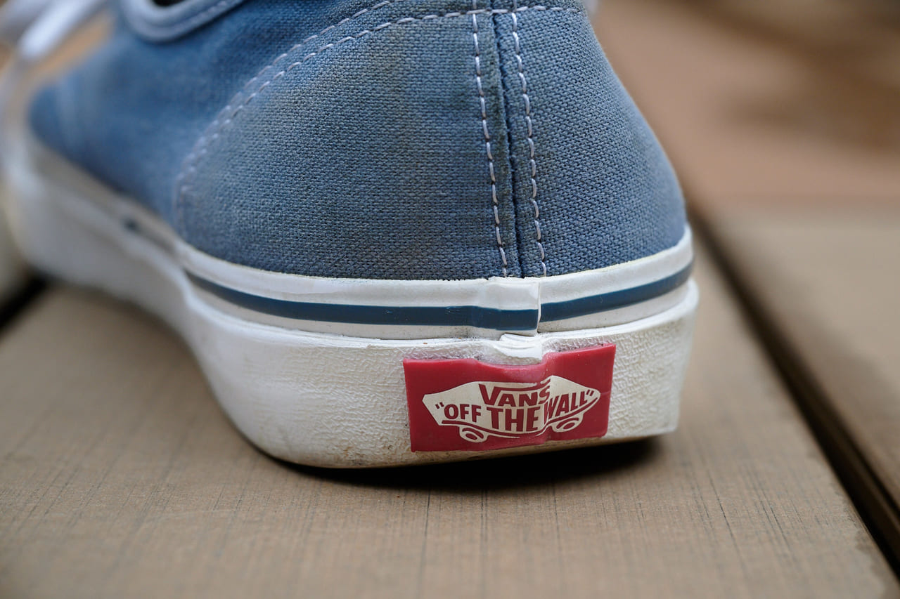 VANS のAUTHENTIC　ヒールロゴ