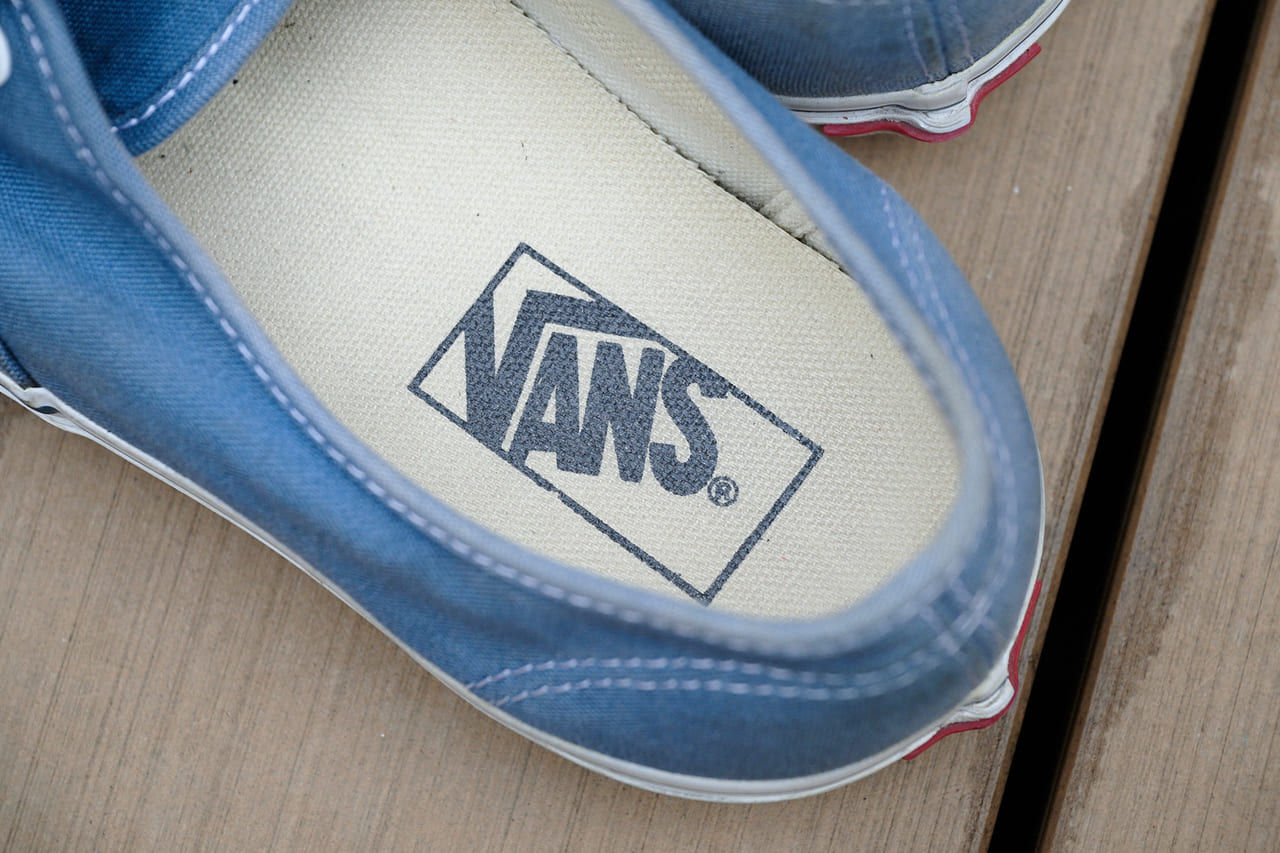 VANS のAUTHENTIC　インソールロゴ