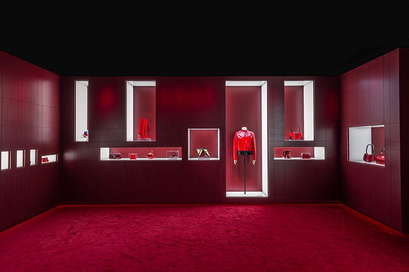 Gucci Cosmosの展示室「Red Threads」