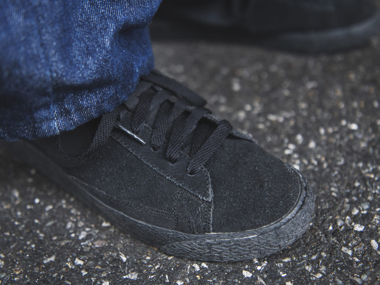 Nike SB Blazer Low Suedeのオールブラック