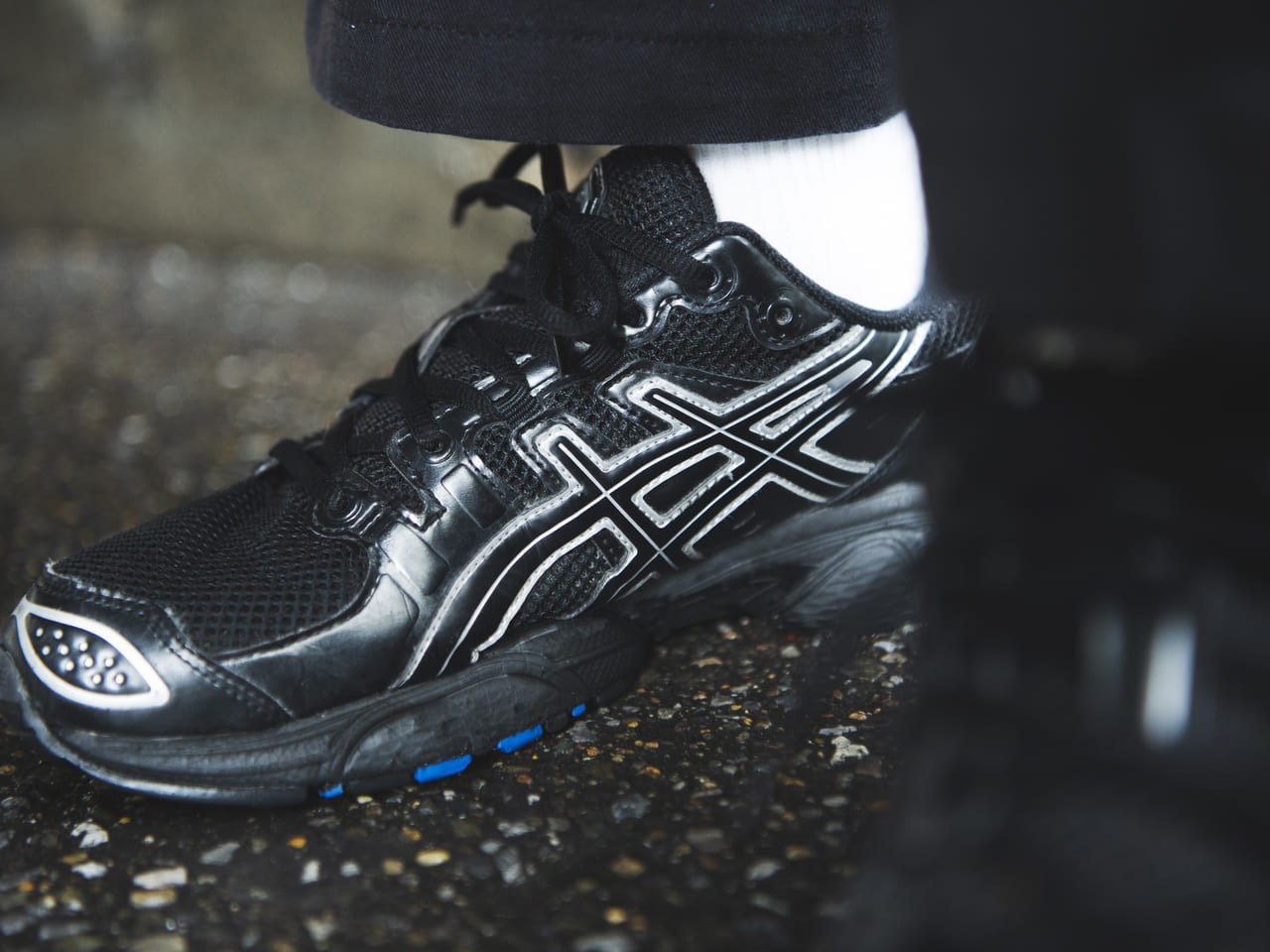 ASICS「GEL-NIMBUS 9」黒スニーカー