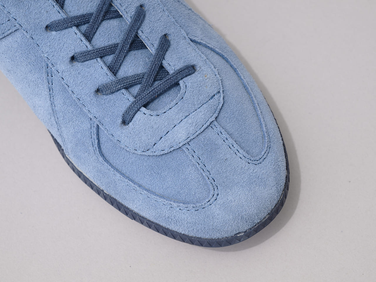 GERMAN TRAINeR for green label relaxingの新作スニーカー「GERMAN TRAINER SUEDE」トゥ