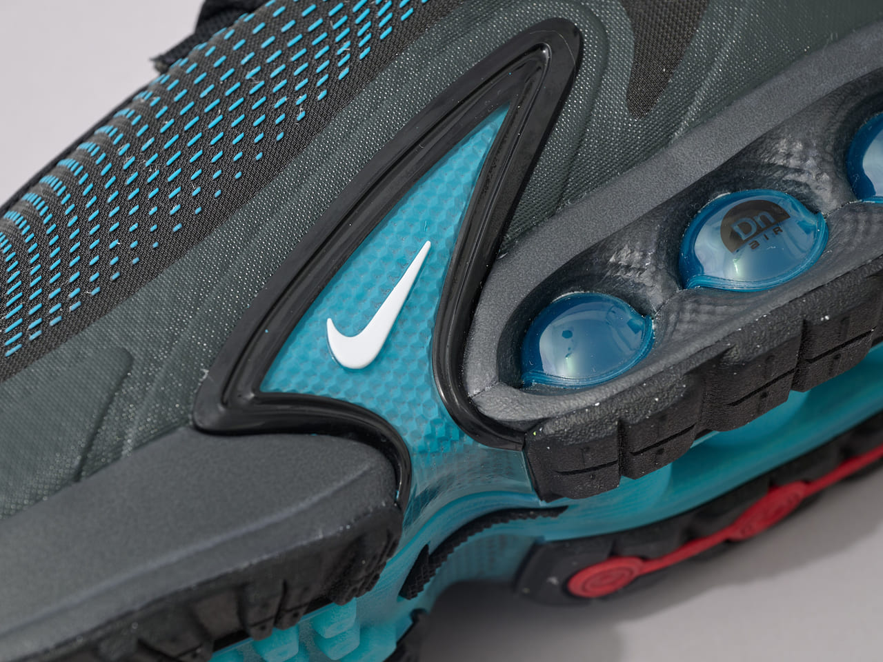 NIKE SPORTSWEARの新作スニーカー「NIKE AIR MAX Dn」ロゴ