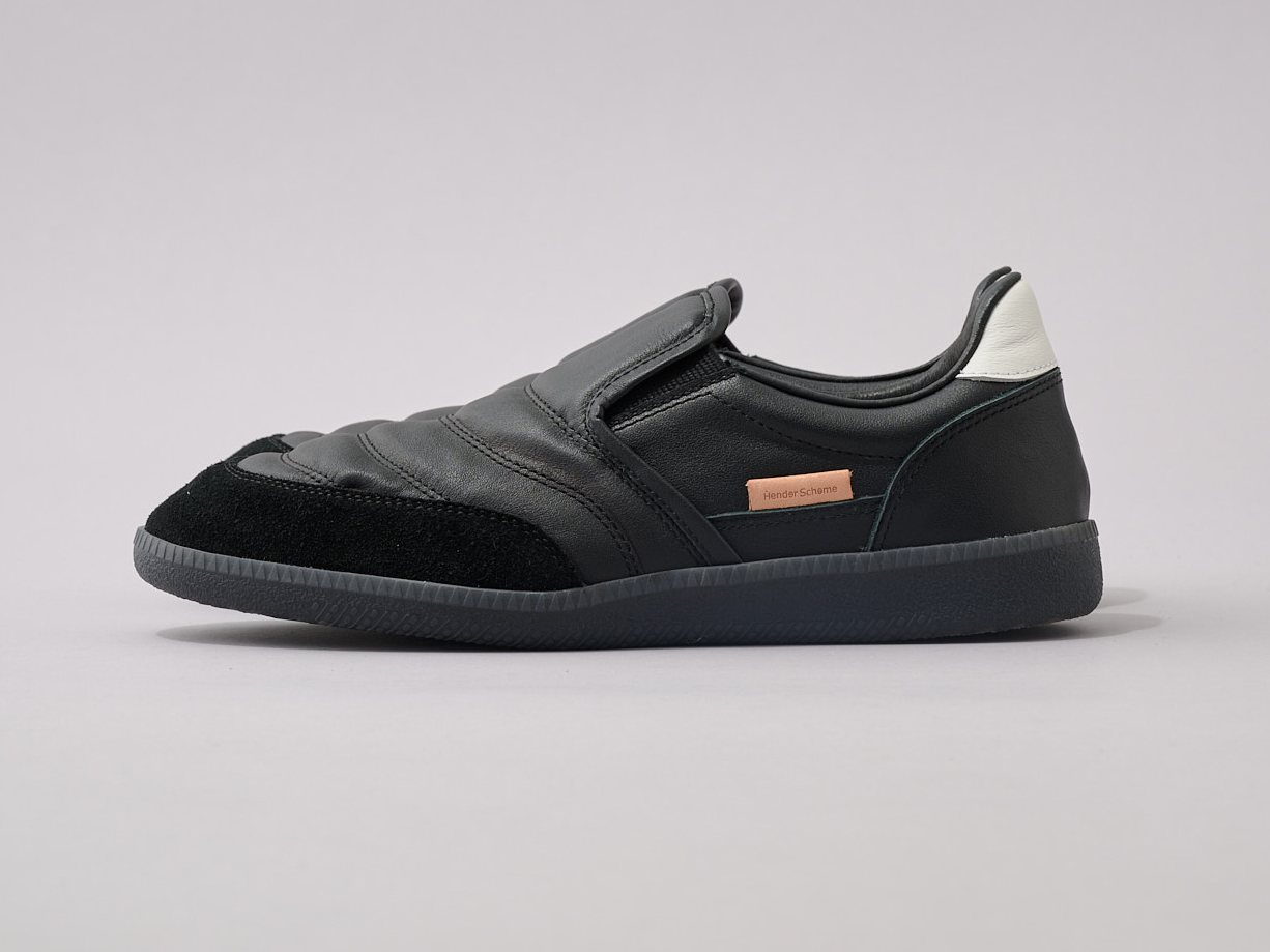 Hender Schemeの新作スニーカー「Derrida」