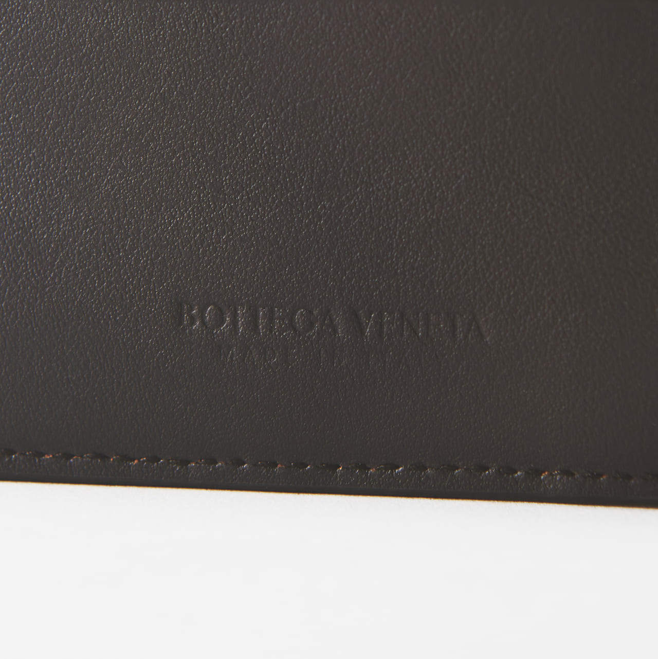 BOTTEGA VENETA ボッテガ・ヴェネタ イントレチャート フォンデンテ ダークブラウン ウッド　開運　金運　寅の日　一粒万倍日　ロゴ寄り