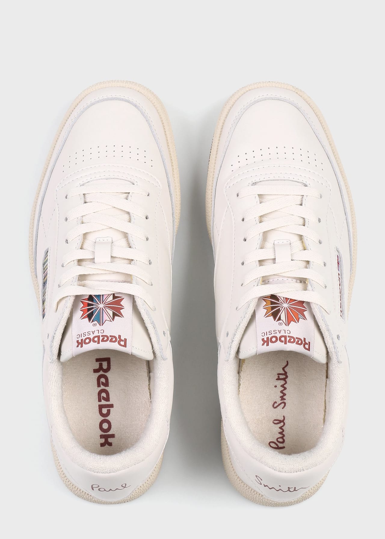 PAUL SMITH AND REEBOK COLLABORATE ON EXCLUSIVE CLUB C 85 COLLECTION ‘Paul Smith + Reebok CLUB C 85 VINTAGE’　リーボック　ポール・スミス コラボ　ホワイト　俯瞰