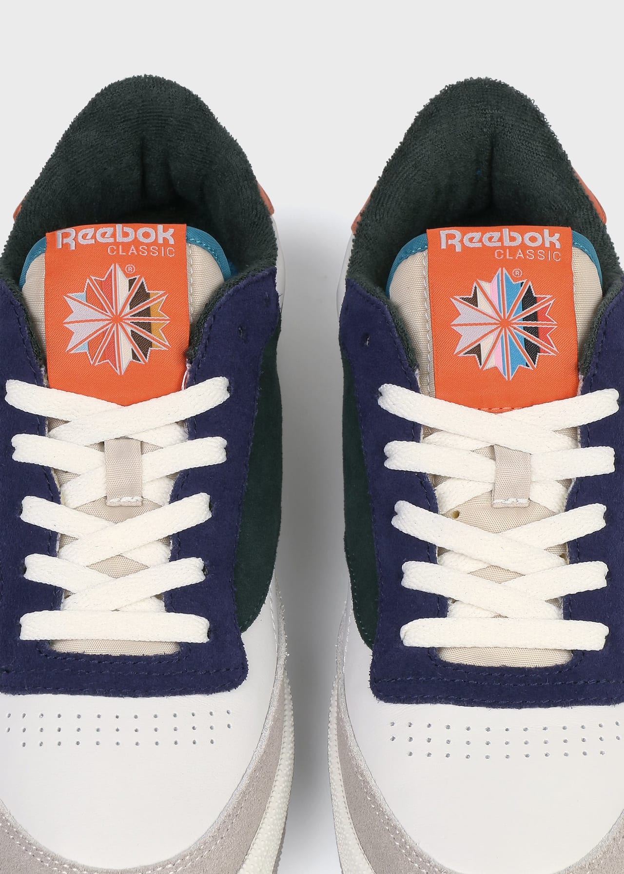 PAUL SMITH AND REEBOK COLLABORATE ON EXCLUSIVE CLUB C 85 COLLECTION ‘Paul Smith + Reebok CLUB C 85 VINTAGE’　リーボック　ポール・スミス コラボ　グリーン　俯瞰