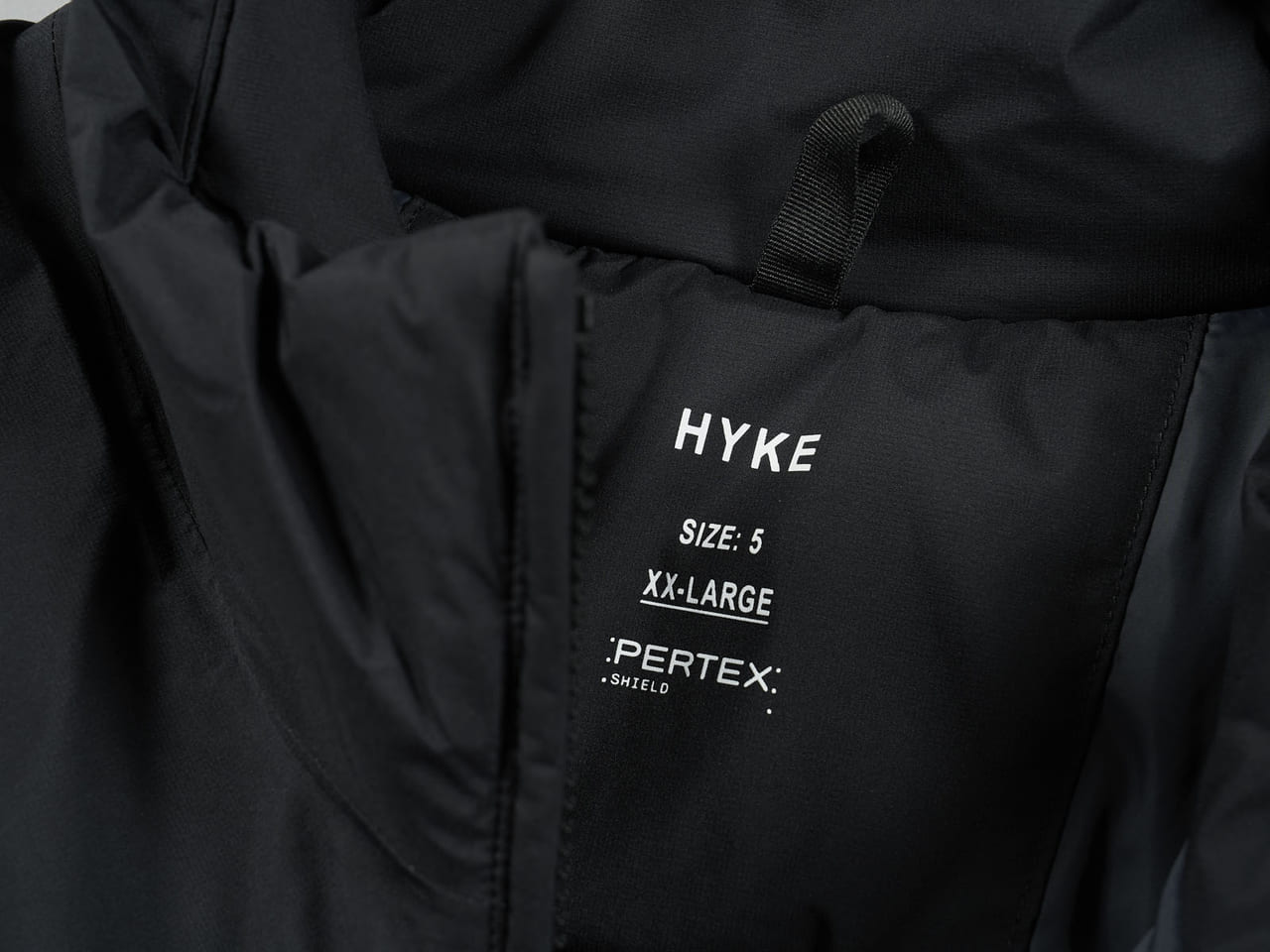 HYKE Edition　ダウン（ハイク エディション）¥99,000／エディション 表参道ヒルズ店　井上直哉さん／トゥモローランド プレス　ブラック