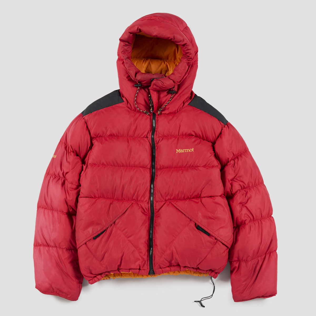 MARMOT　ダウン：マーモット　トップス：ザダファーアンドネフューズ　ニット：古着　パンツ：アーペーセー×フリークス ストア　ブーツ：レッドウィング　フリークス ストア プレス  片岡 佑太さん　ブツ