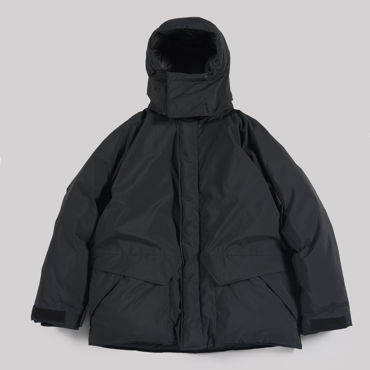 マーモットの黒いゴアテックスダウン「Mammoth Down Jacket」