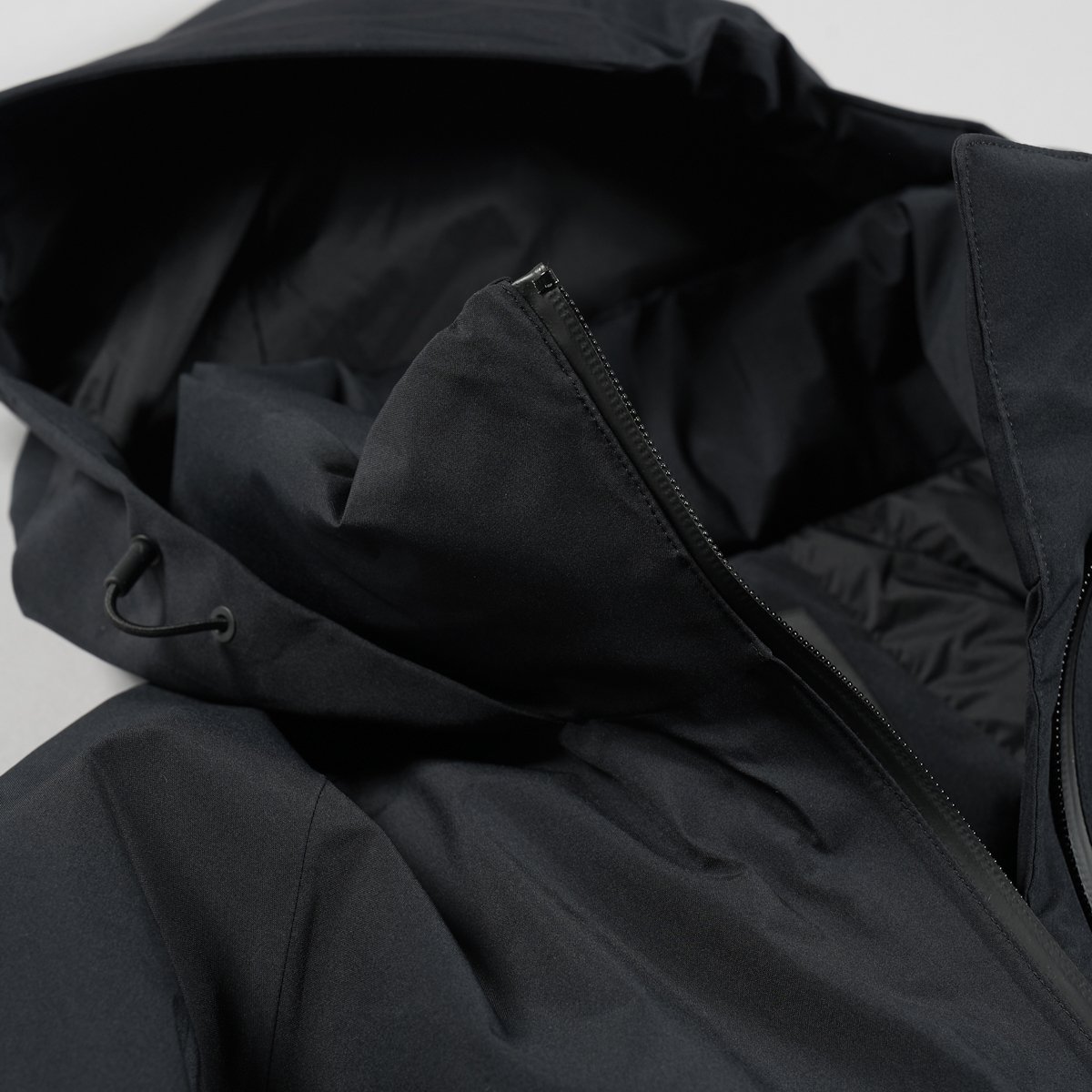 ゴールドウインの黒いゴアテックスダウン「GORE-TEX 900EP Down Jacket」