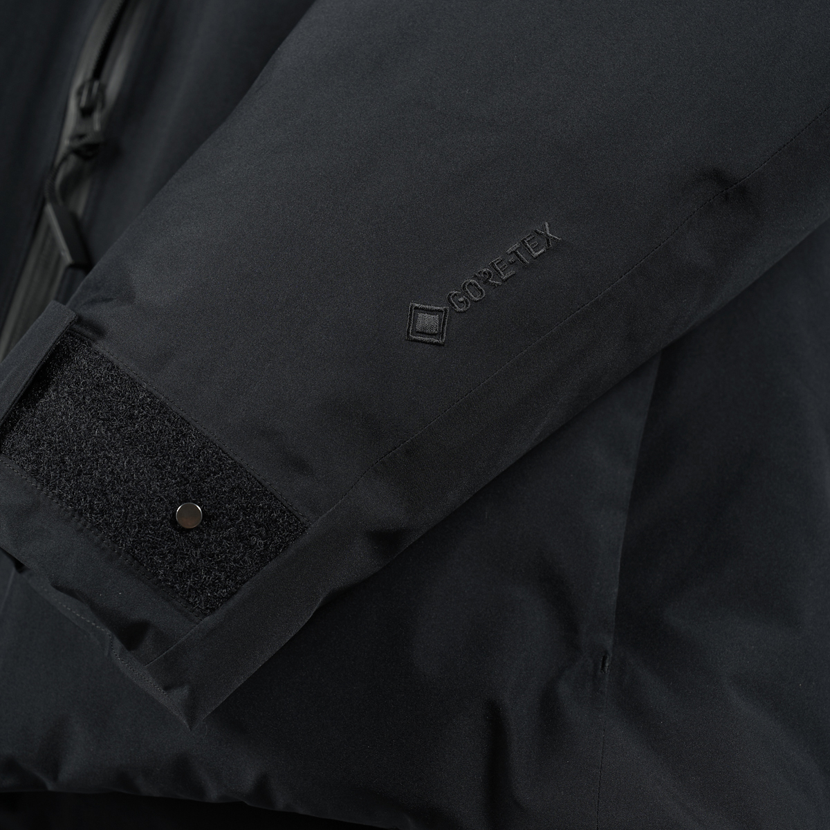 ゴールドウインの黒いゴアテックスダウン「GORE-TEX 900EP Down Jacket」