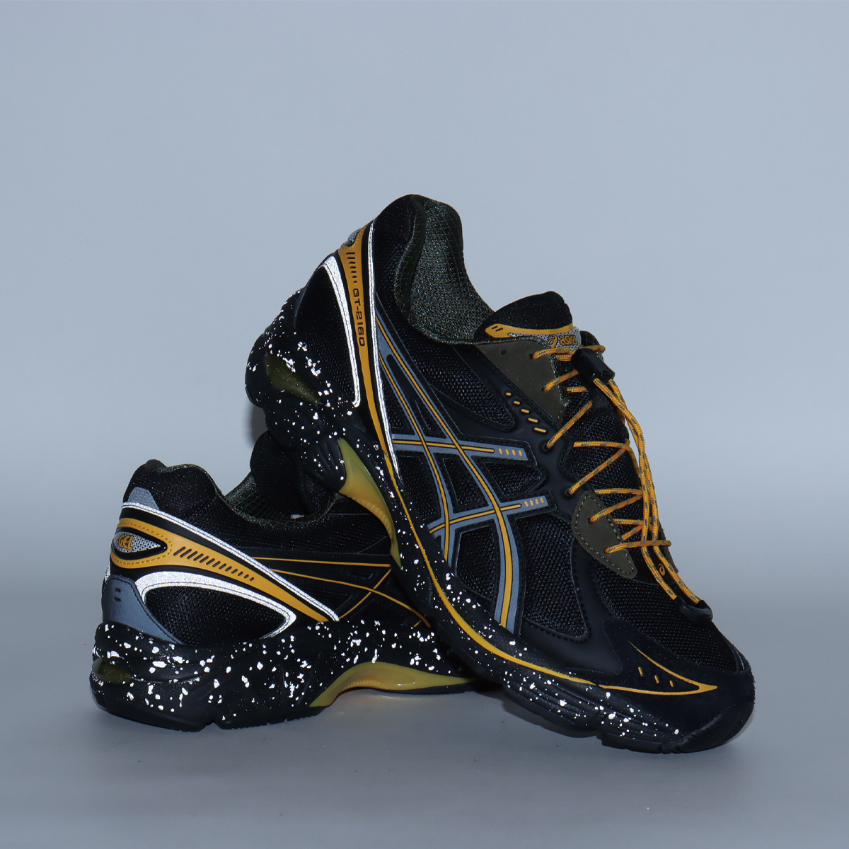 アシックス 「GRIP SWANY®」atmos別注 「ASICS SportStyle GT-2160」　暗転　ビジュアル