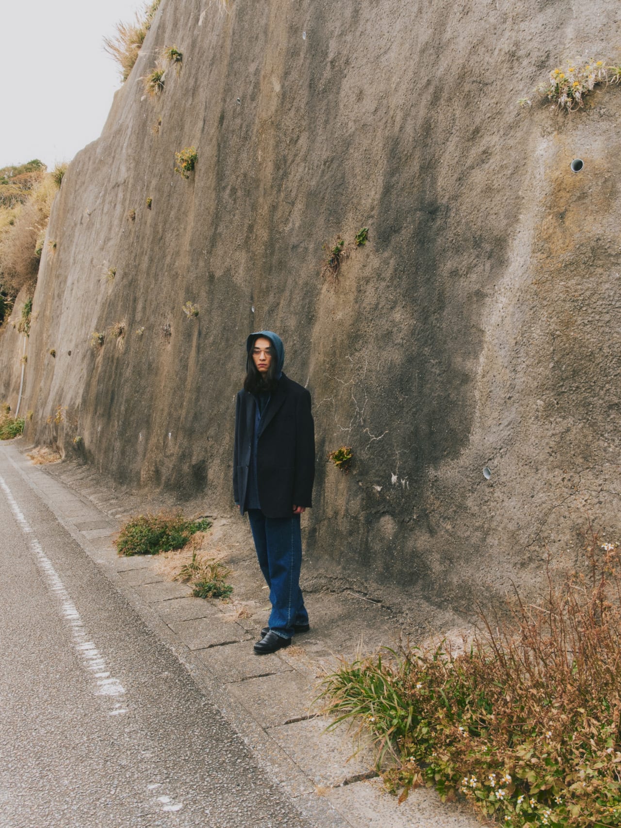 オーラリーのテーラードジャケット「CASHMERE MOLESKIN JACKET」の着こなし